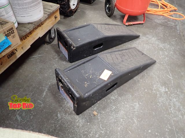 Lot 59-41214 - Pair of Plastic Car Ramps