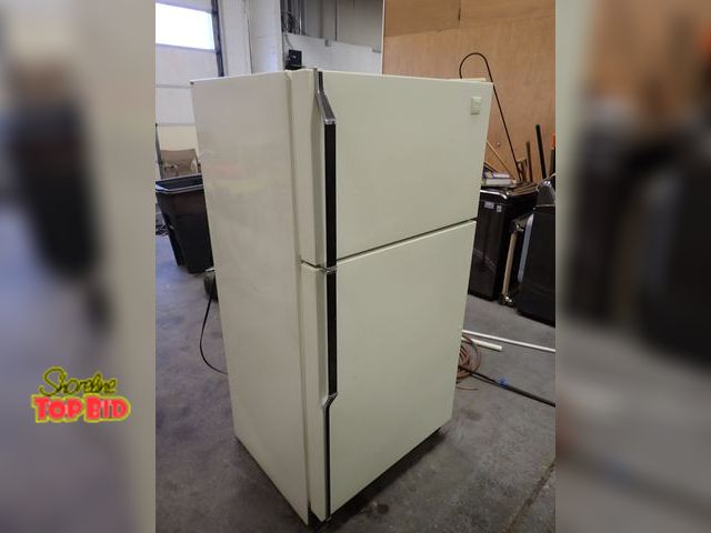 Lot 59-43749 - Whirlpool Designer Style Refrigerator/Freezer Top Freezer Refrigerator with Ice Maker, Tested - Work...