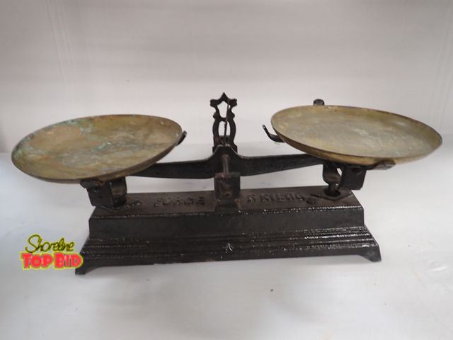Lot 59-14194 - 19th or Early 20th Century French Cast Iron Balance Scale RoberVal-Style Beam Scale 5 Kilo Forge wit...