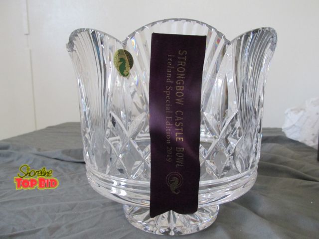 Lot 59-10019 - House of Waterford authentic Strongbow Castle Lead Crystal 8.5" handmade Footed Trifle Bowl w/Scallo...