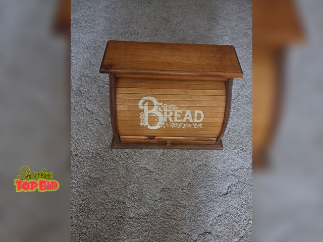 Lot 59-76005 - Wooden bread box