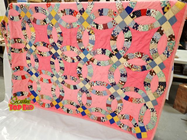 Lot 59-33002 - Vintage Double Wedding Ring Quilt, Classic American Patchwork Pattern known for its Interlocking Cir...