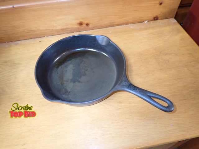 Lot 59-24192 - Vintage Wagner Ware Sidney #9 Cast Iron Skillet Frying Pan