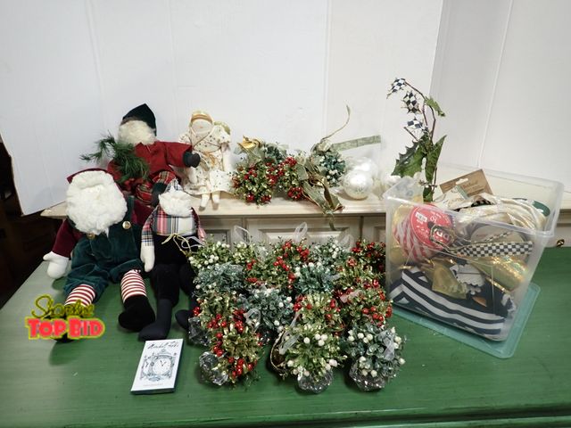 Lot 59-31283 - 16 Ganz kissing Krystal mistletoe ornaments, 4 Ganz mistletoe kissing ball ornaments. Santa and ange...