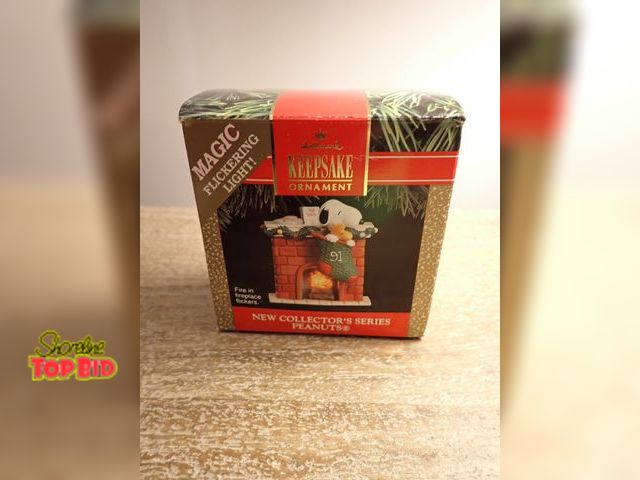 Lot 59-41715 - Hallmark keepsake collector's series Peanuts ornament