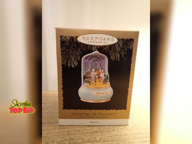 Lot 59-41614 - Hallmark keepsake The Wizard Of Oz ornament
