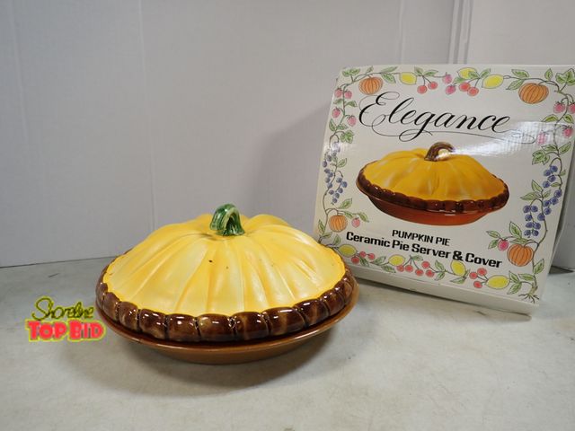 Lot 59-41477 - Vintage pumpkin pie ceramic pie server and cover