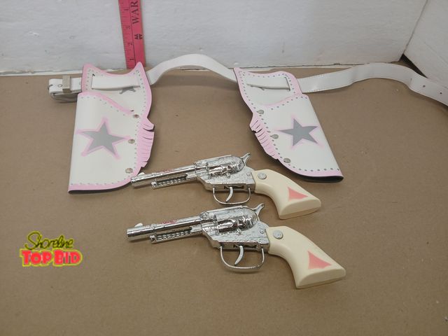 Lot 59-71114 - Cowgirl Double Holster Cap Gun Set Pink White Western Toy Revolvers Belt