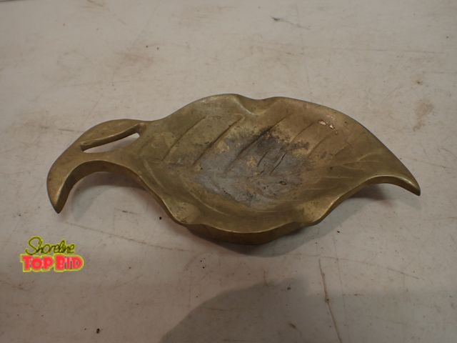 Lot 59-14500 - Vintage Brass Leaf Shaped Ashtray MCM Decor, Trinket Dish, Jewelry Catchall or Coin Tray 7" long