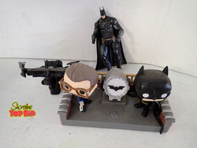 Lot 59-51030 - 80th Batman with Light Up Bat Signal