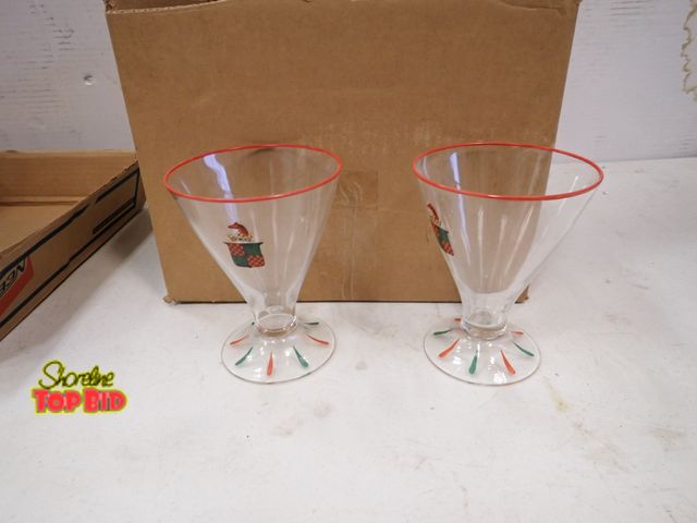 Lot 59-33251 - Vintage Martini Glasses