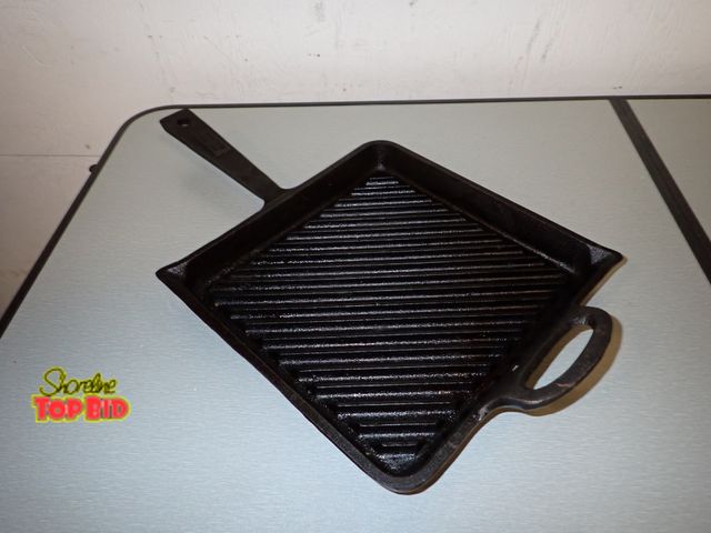 Lot 59-30259 - Bobby Flay 10" Square Cast Iron Griddle Skillet