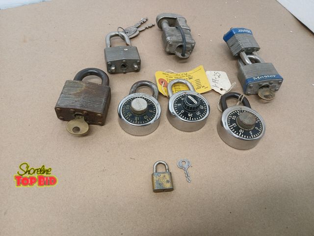 Lot 59-71000 - Vintage locks and keys 1 without combination