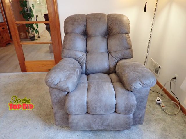 Lot 59-43057 - La-Z-Boy Rocker Recliner, Excellent Condition, Pet &amp; Smoke-Free Home