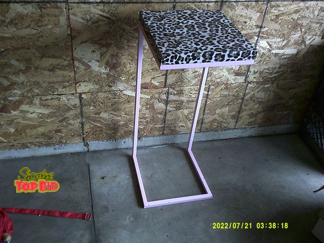 Lot 59-86009 - Cute pink &amp; patterned stand