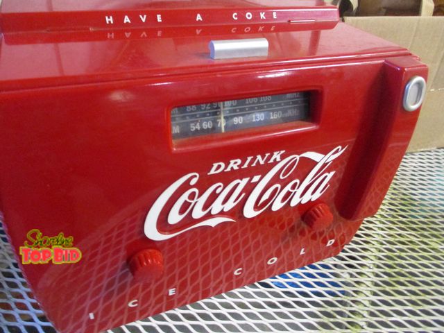 Lot 59-10062 - Coca-Cola Cooler Radio