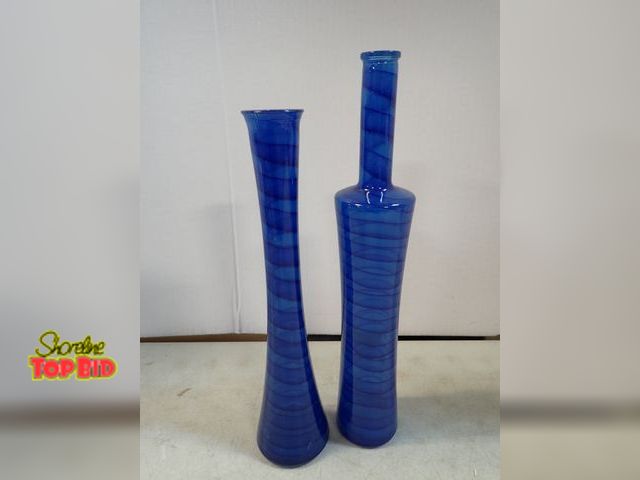 Lot 59-41793 - 2 Art Deco vases