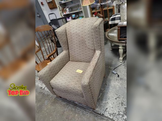 Lot 59-43236 - Cozy Flex Steel Unpholstered Arm Chair - Good Condition