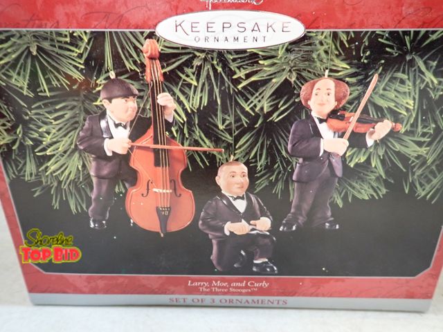 Lot 59-41630 - Hallmark keepsake ornament Larry, Moe and Curly, The Three Stooges