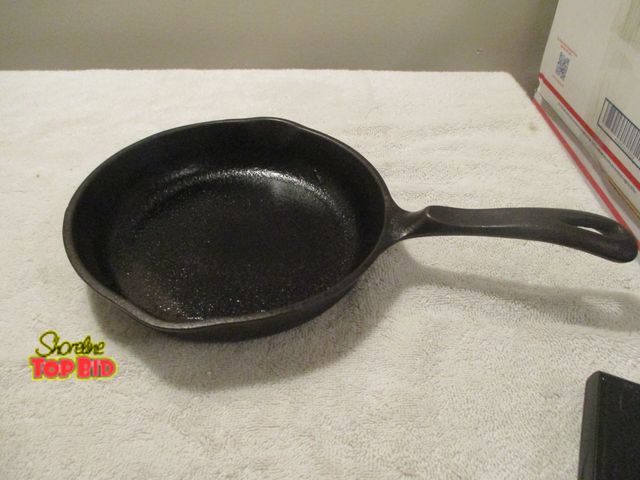 Lot 59-92016 - Wagner cast iron frying pan about 9 in.
