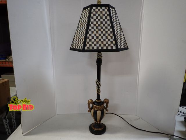 Lot 59-43160 - Decorative Table Lamp