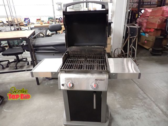 Lot 59-50145 - Weber Spirit Gas Grill, 3-Burner, Electric Strat, Works. Needs Cleaning
