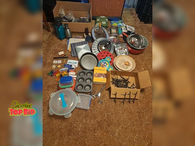 Lot 59-76035 - Big lot kitchen/bathroom..lg n sm bowls steamer..pie pans..2 c thermos..shower curtains..60--4 Oz da...