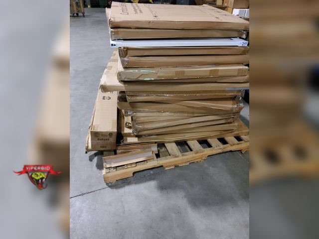 Lot 7-134566 - Lot of assorted baby gates / safety gates.