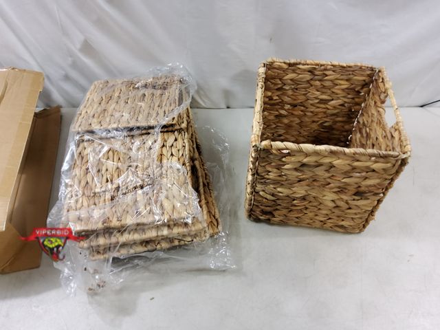 Lot 7-131620 - Set of 4 - Water hyacinth baskets. 10-3/4" X 10-1/2" X 10-1/2"H