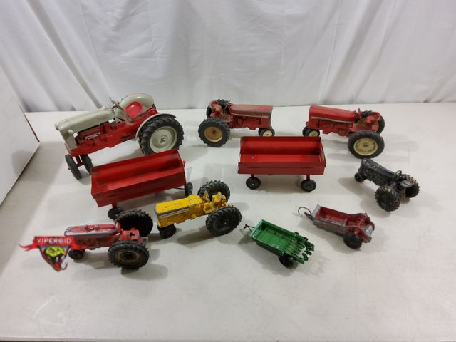 Lot 7-123809 - Mostly Vintage! Lot of assorted die-cast tractors / tractor accessories.
