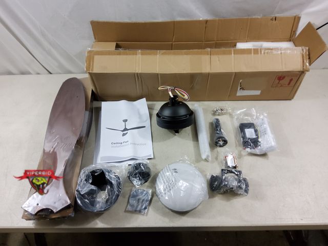 Lot 7-134149 - 52" Ceiling fan with light and remote.