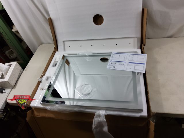 Lot 7-135762 - Gynkvn 27-1/2' X 21-5/8" Vanity mirror with 3 light modes.