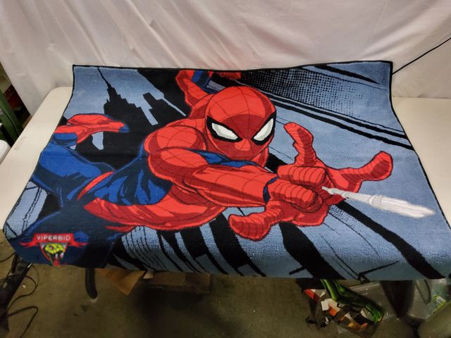 Lot 7-132474 - 40" X 54" Marvel Spider-Man area rug.