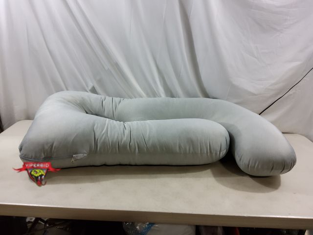 Lot 7-132739 - MomCozy body pillow.