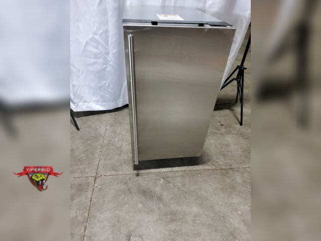 Lot 7-135940 - U-Line U-3018CLRS-40C 18" Built-In Clear Ice Machine with Stainless steel door. 55 Lbs. Ice Producti...