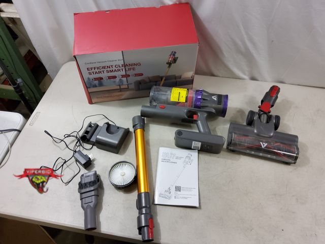Lot 7-133043 - SU7 Cordless vacuum cleaner. Used. Tested to power on.