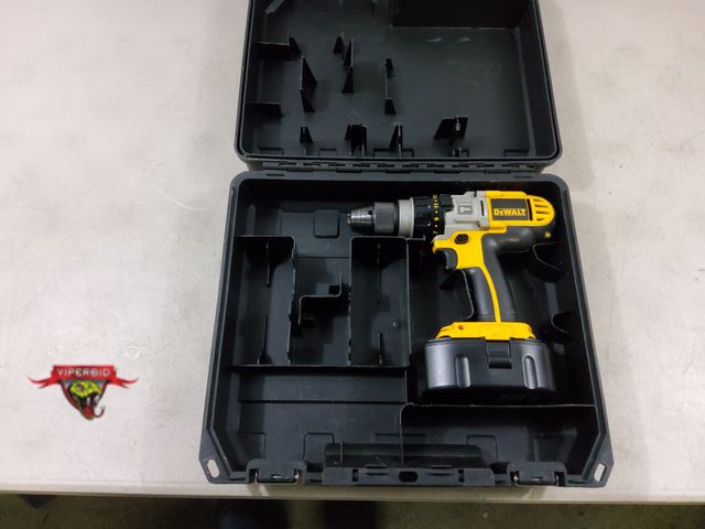 Lot 7-130469 - Dewalt  XRP 18V Hammer drill/driver with case and aftermarket battery. No charger.  Model DCD950.