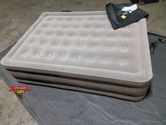 Lot 7-135884 - Sleep Lux Dream inflatable air mattress with built-in pump. 60" X 82" X 18"H.