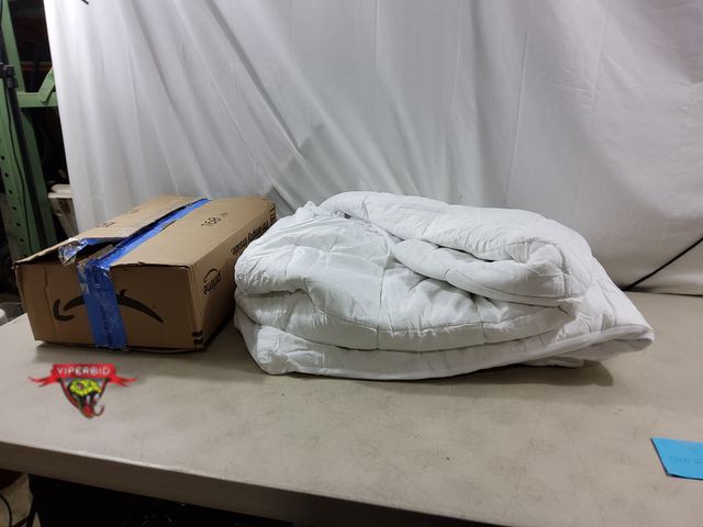 Lot 7-134229 - 60" X 80" + 18" Easeland mattress cover topper.