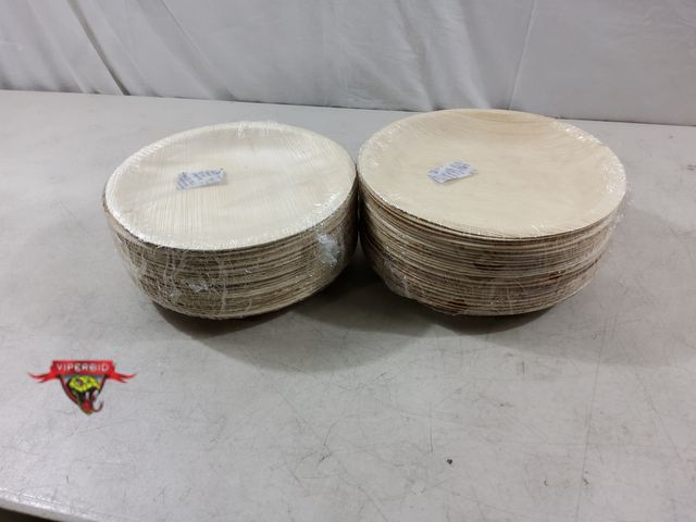 Lot 7-133164 - New! (50) Round palm leaf plates. 10" Dia.