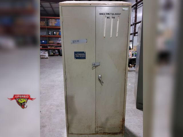 Lot 7-132975 - 5-Shelf metal storage cabinet with 4 adjustable shelves. 36" X 18"D X 86"H.
