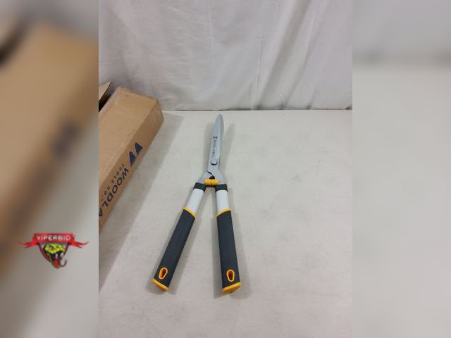 Lot 7-123547 - Woodland Tools Co. Regular duty hedge shears.  Overall length: 21-5/8"