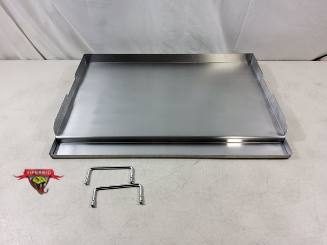 Lot 7-134151 - Flat top griddle plate with handles. 23" X 16".