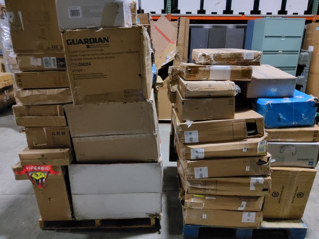 Lot 7-130474 - Large lot of assorted raised toilet seats, portable commodes, and toilet frames.