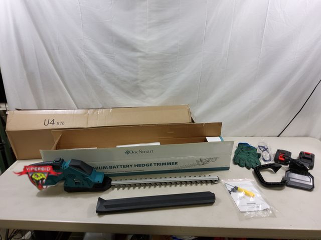 Lot 7-131357 - Docsmart cordless lithium battery hedge trimmer. Battery and charger included. Model HT02-B