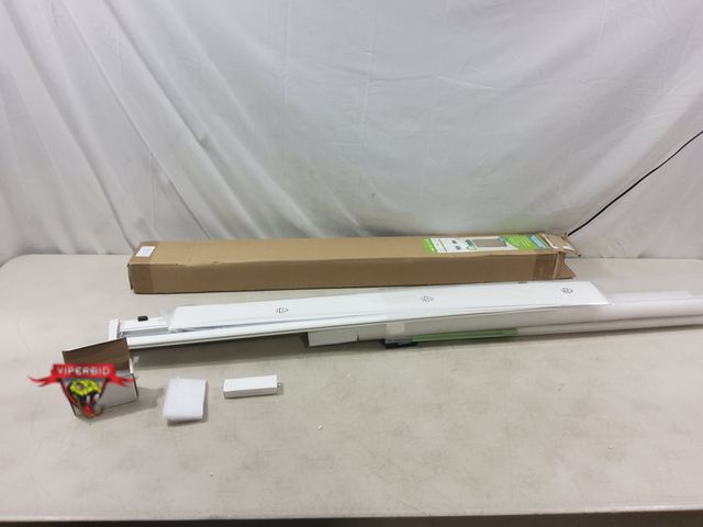 Lot 7-132745 - Smart automatic roller shade. 34-1/4" X 72".