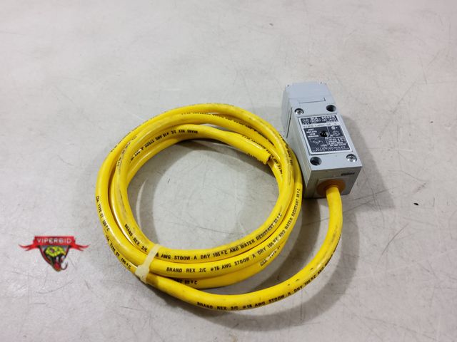 Lot 7-134751 - Allen Bradley proximity limit switch. Cat. No. 802PR-LAAR1-08.