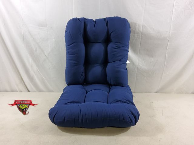 Lot 7-133697 - Seat cushion set. Seat is 18" X 18". 100% Polyester.