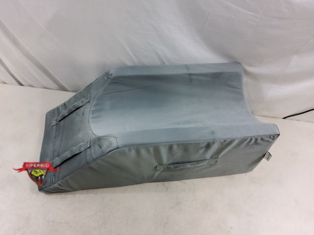 Lot 7-133716 - Megxcit 9" Leg elevation wedge piloow.