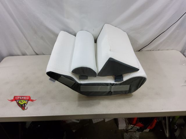 Lot 7-130433 - Wedge pillow set.